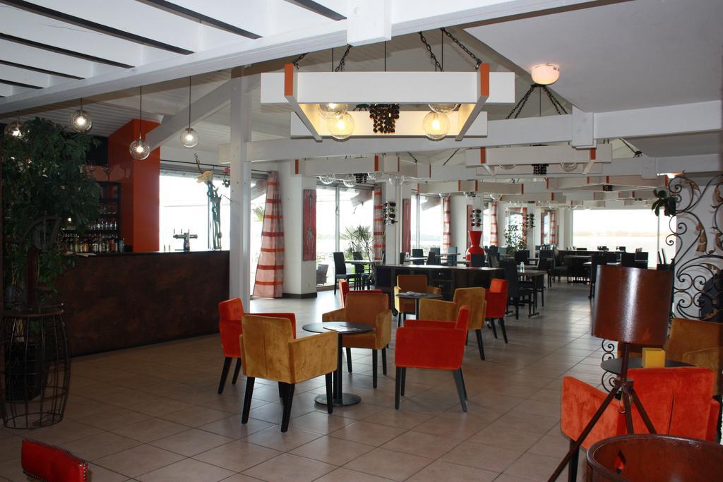 Logis Hotel Restaurant La Citadelle Blaye Bagian luar foto