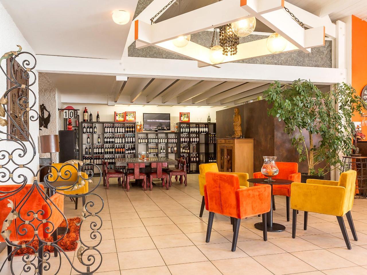 Logis Hotel Restaurant La Citadelle Blaye Bagian luar foto