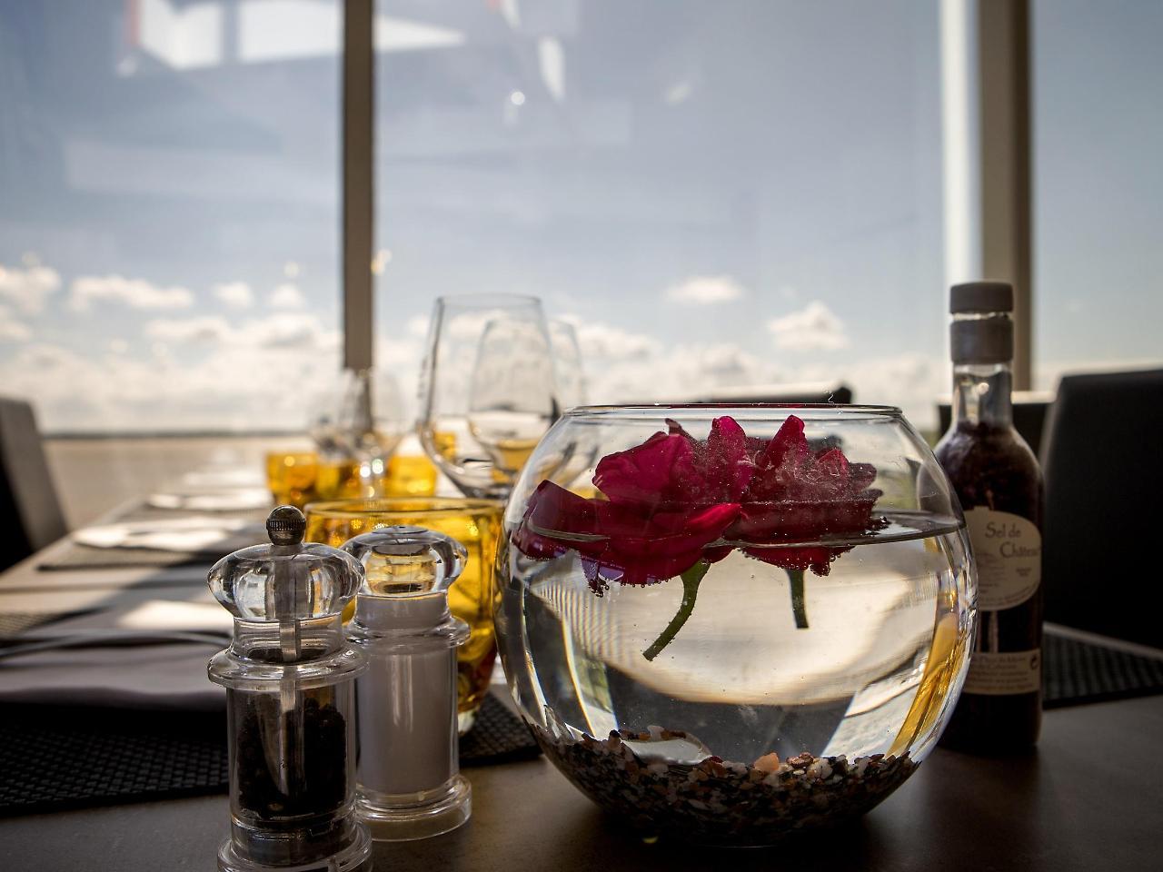 Logis Hotel Restaurant La Citadelle Blaye Bagian luar foto