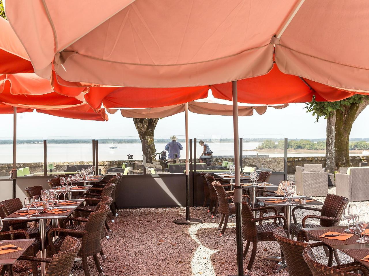 Logis Hotel Restaurant La Citadelle Blaye Bagian luar foto