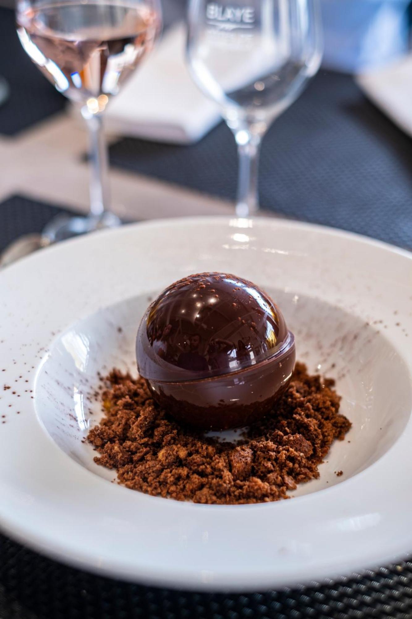 Logis Hotel Restaurant La Citadelle Blaye Bagian luar foto