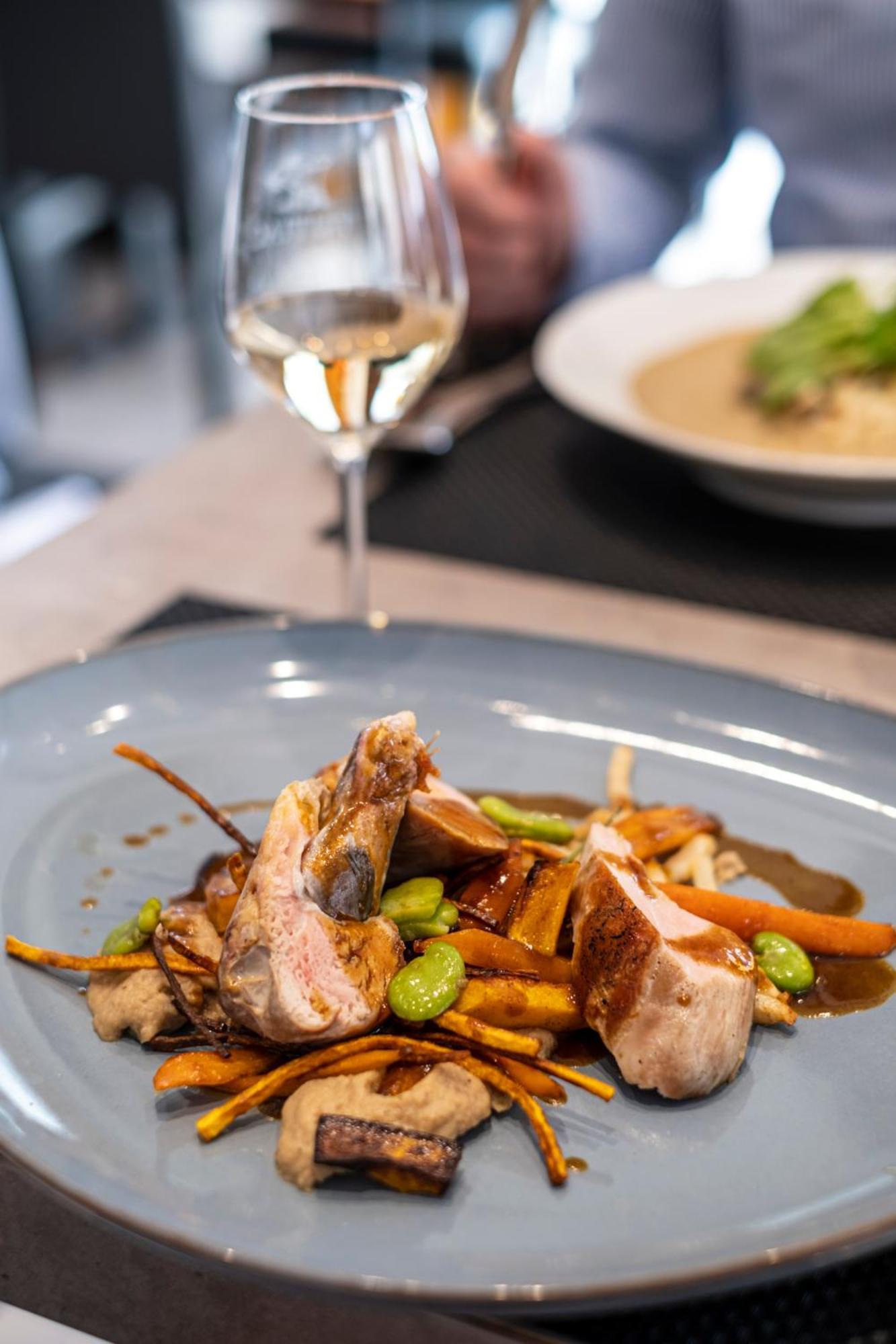 Logis Hotel Restaurant La Citadelle Blaye Bagian luar foto