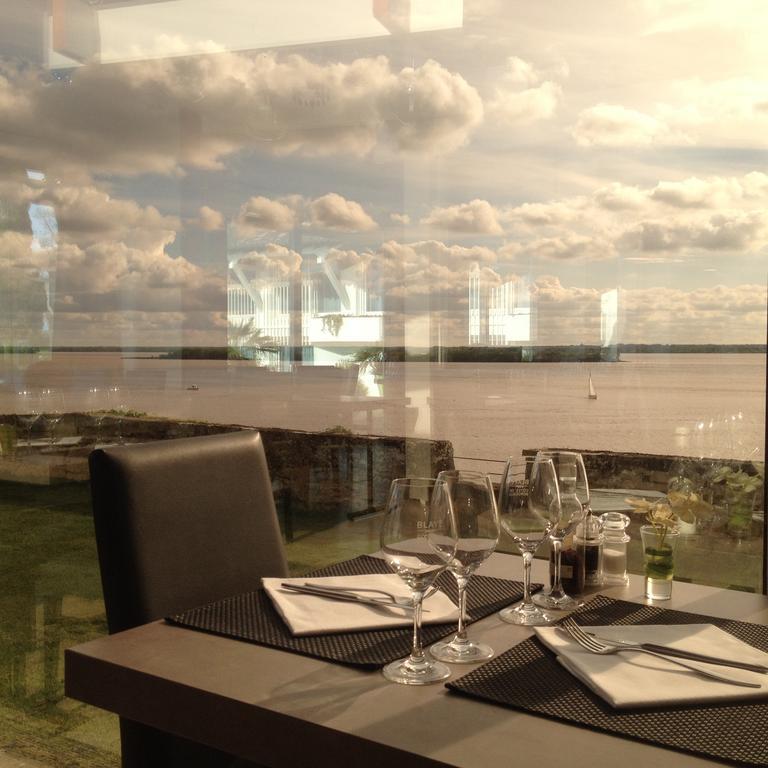 Logis Hotel Restaurant La Citadelle Blaye Bagian luar foto